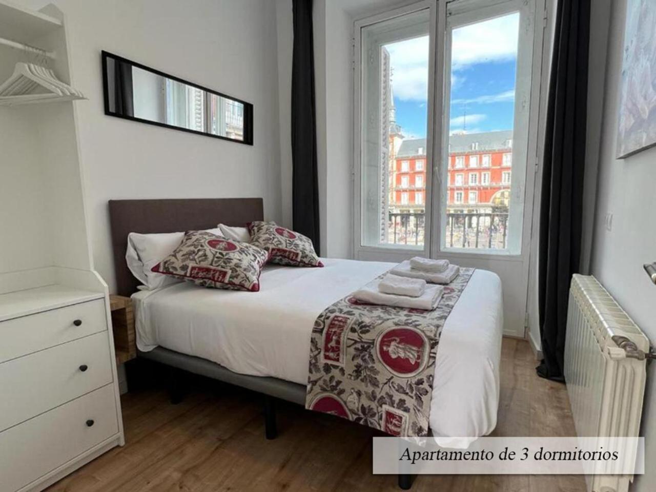 Plaza Mayor Madrid Exterior photo